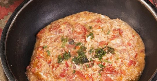 Яичница с помидорами