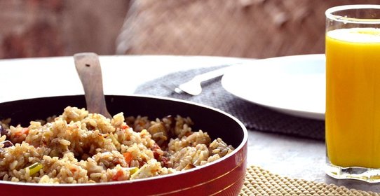 Красный рис бирьяни с паниром и овощами