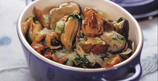 Фрикасе из мидий и лисичек