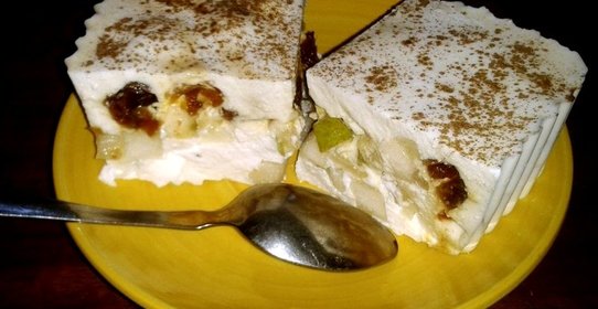 Десерт творожный с грушей и финиками