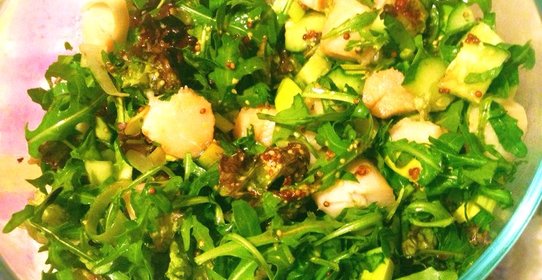 Теплый салат с гребешком и апельсиновой заправкой