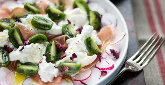 Салат с редисом и киви