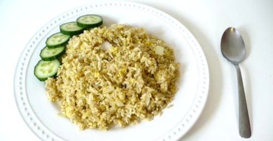 Жареные яйца с рисом