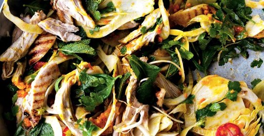 Салат из курицы с шафраном и зеленью