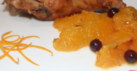 Апельсиновый кролик с клюквенным соусом