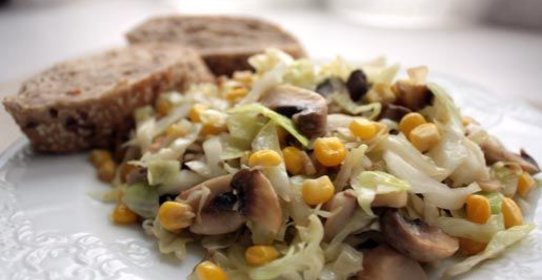 Капуста, обжаренная с грибами