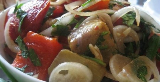 Овощной салат с запеченным перцем