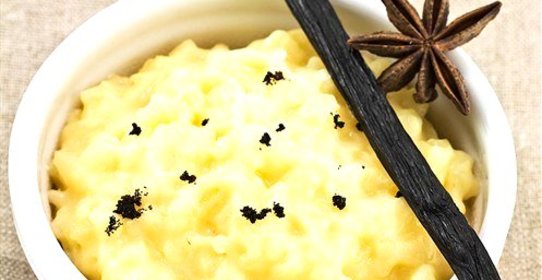 Рисовый пудинг с шафраном, кардамоном, орехами и изюмом