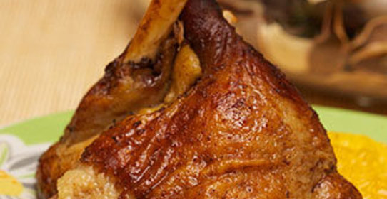 Поджаристая утка, фаршированная яблоками, с апельсинами