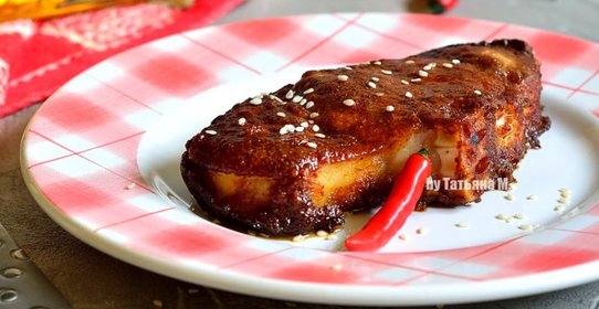 Акула в розовой панировке