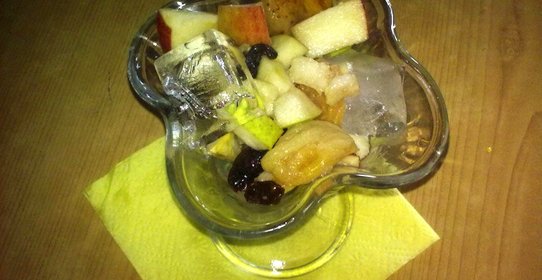 Салат из фруктов со льдом