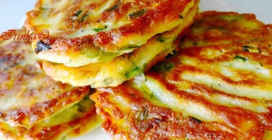 Оладушки пирожки с зеленью и яйцом