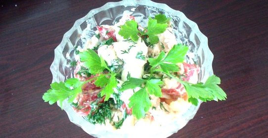 Куриный салат с помидором
