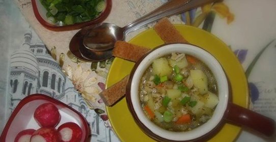 Постный рассольник с перловкой