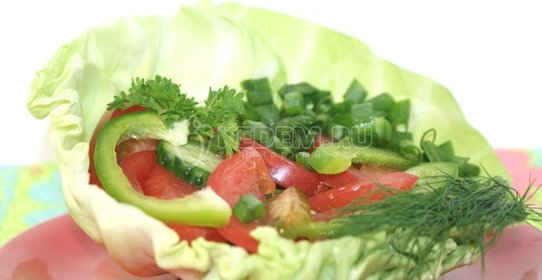 Овощной салат в капусте