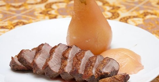 Утиная грудка в винном соусе