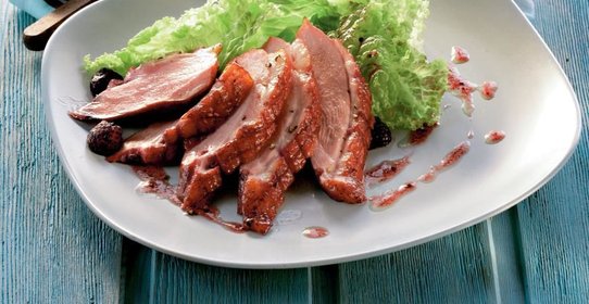 Утиные грудки с ежевикой