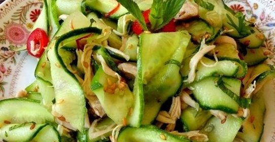 Салат из огурцов и курицы