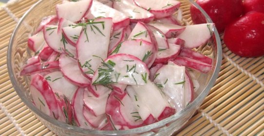 Салат с редисом и укропом