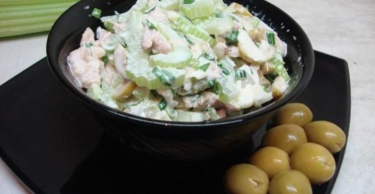 Салат с сельдереем курицей яблоком