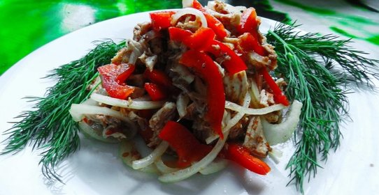 Куриный салат с перцем