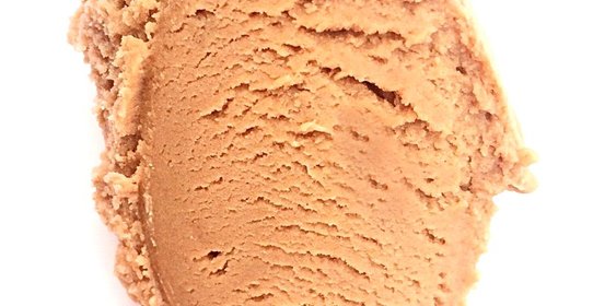 Мороженое с нутеллой и кусочками конфет «Ферреро Роше»