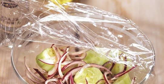 Салат из огурцов и красного лука