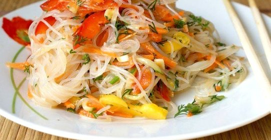 Салат из фунчозы по-корейски