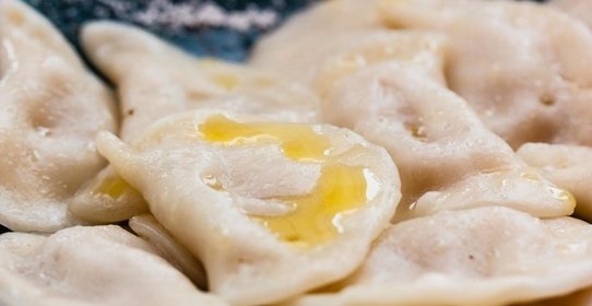 Вареники с яблоком и корицей