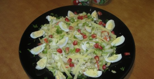 Салат из пекинской капусты с перепелиными яйцами