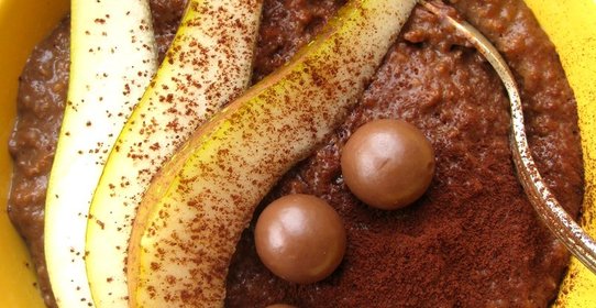 Овсяная каша с грушей и шоколадом