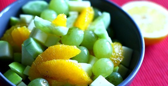 Фруктовый салат с огурцом