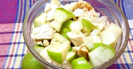 Куриный салат с грушей