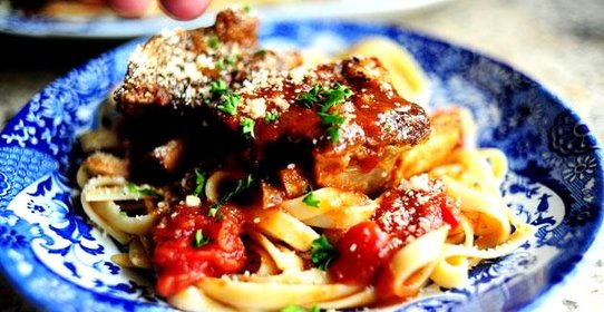 Говяжьи ребрышки в томатном соусе