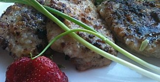 Свиная отбивная в клубничной шубке