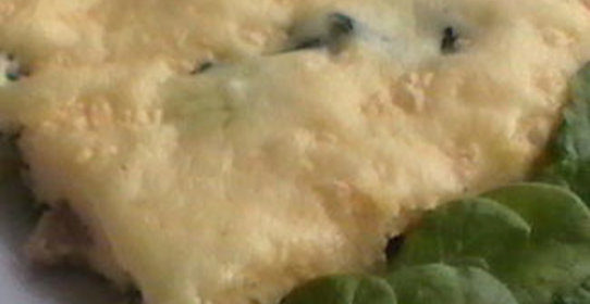 Омлет на маскарпоне с индейкой и шпинатом