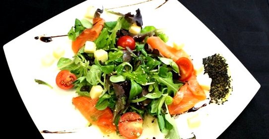 Салат с красной рыбой Норвежский