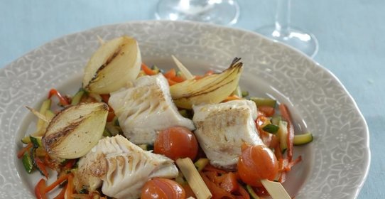 Черная треска на шпажках