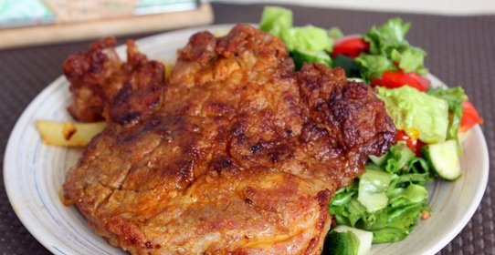 Свиные стейки в паприке