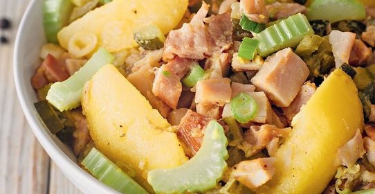 Салат из картофеля и копченой курицы