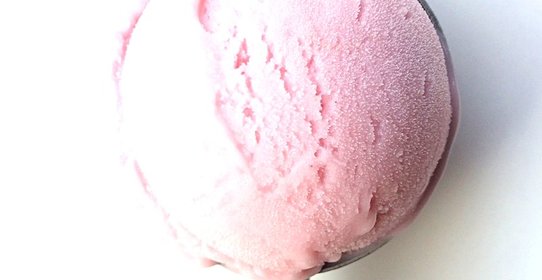 Кокосово-красносмородиновое мороженое