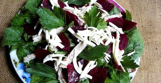 Салат из рукколы со свеклой