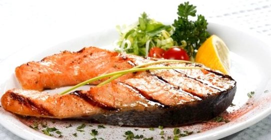 Стейк из форели на углях