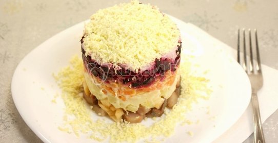 Селёдка под шубой в сервировочном кольце