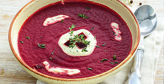 Свекольник с заправкой из огурца и сметаны