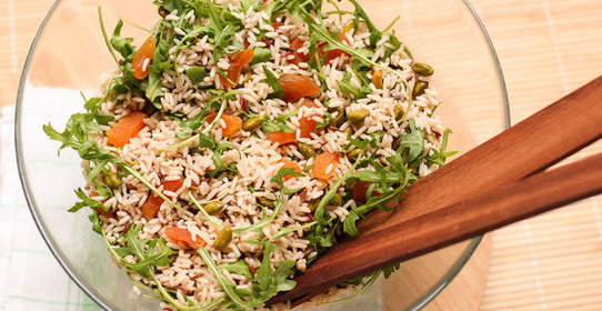 Рисовый салат с курагой