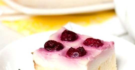 Пирог с вишней и заварным кремом