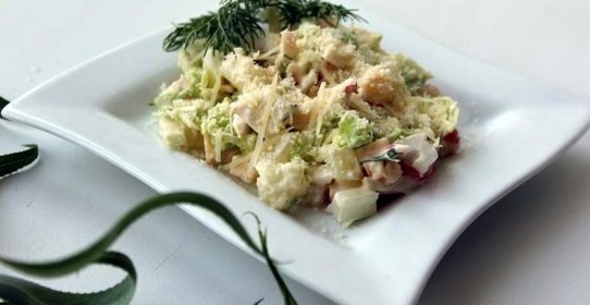 Салат крабовый с ананасом