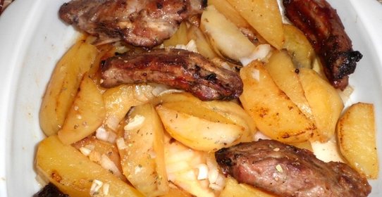 Ребрышки с картошкой жареные