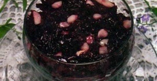 Салат из свеклы с черной смородиной